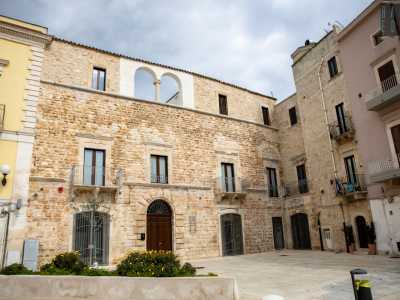 ...e il piccolo Palazzo della Mura